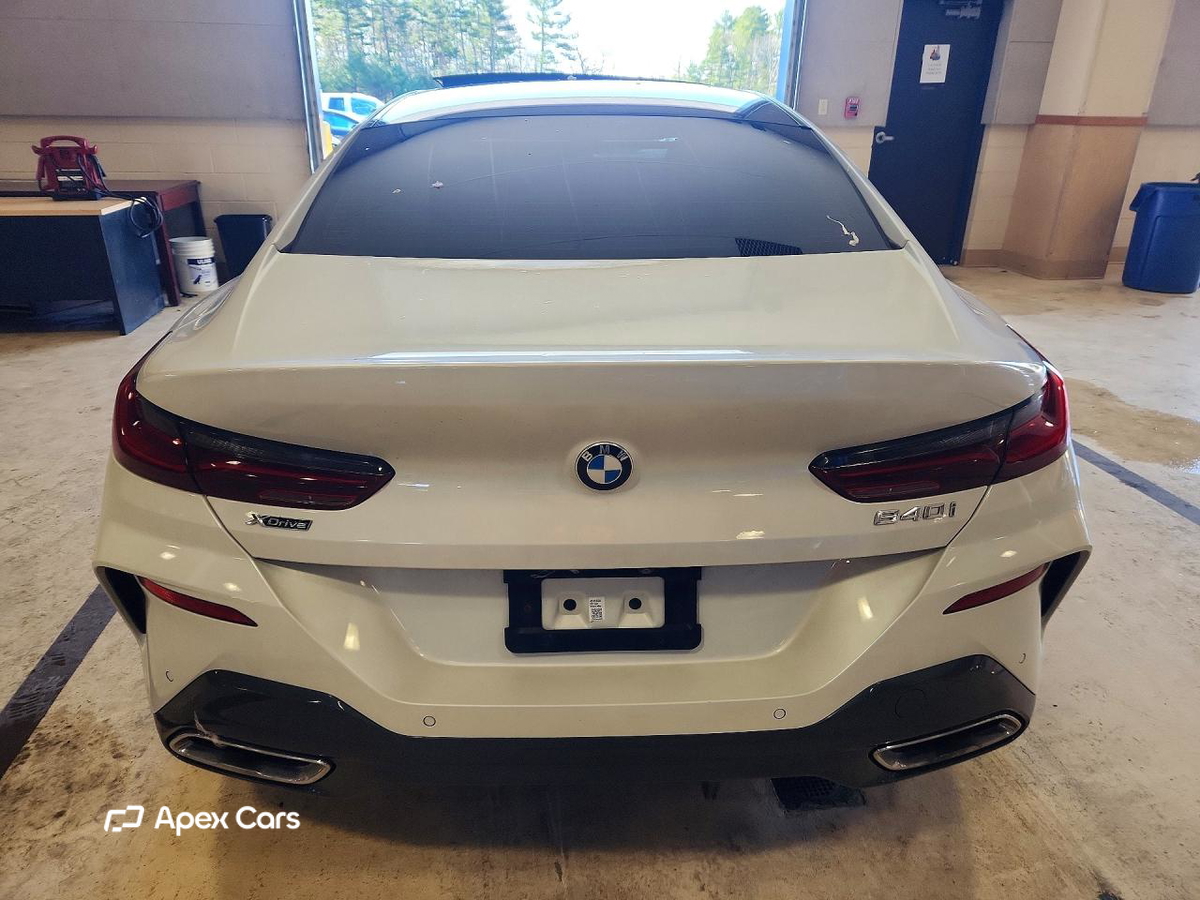 BMW Series 8 2022