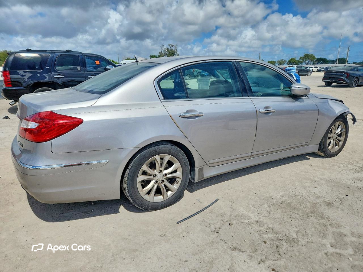 Hyundai Genesis 2013
