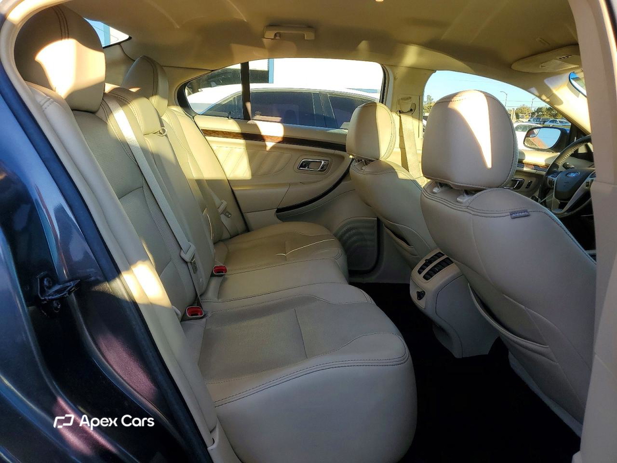 Ford Taurus 2015