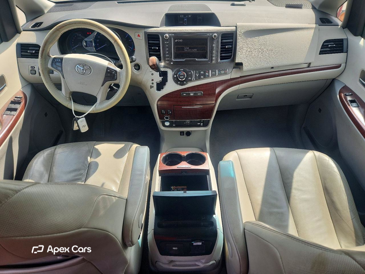 Toyota Sienna 2011