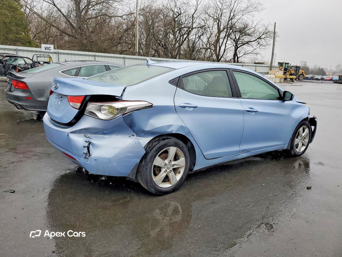 Hyundai Elantra 2012