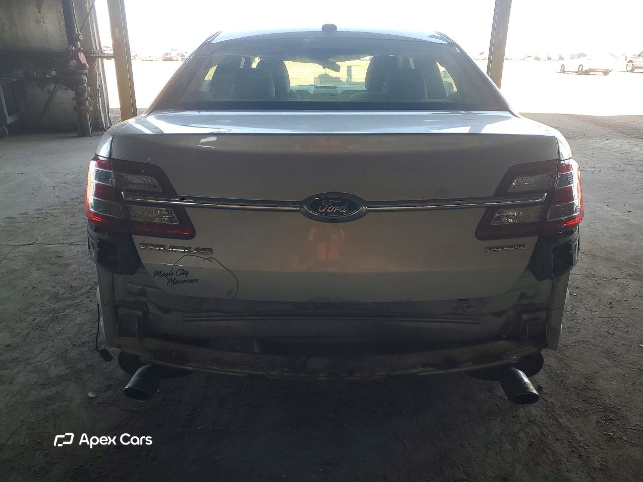 Ford Taurus 2016