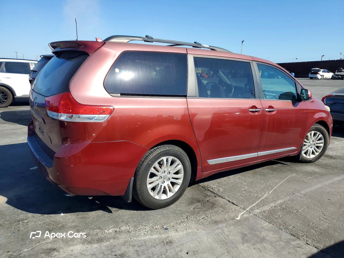 Toyota Sienna 2012