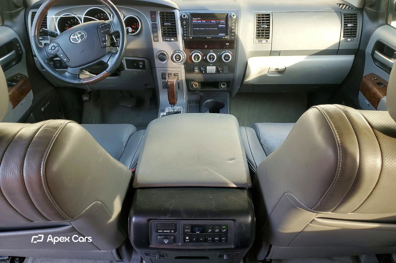 Toyota Sequoia 2010