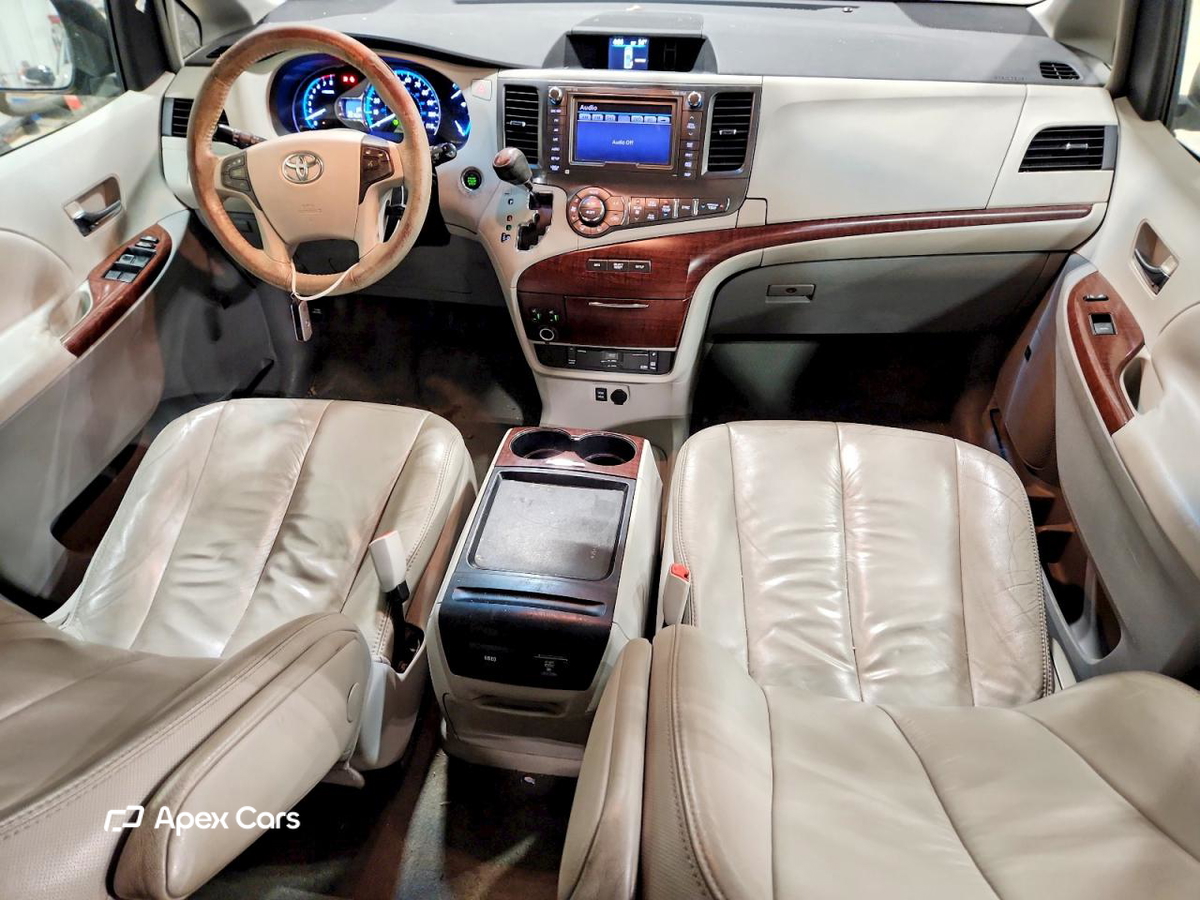 Toyota Sienna 2011