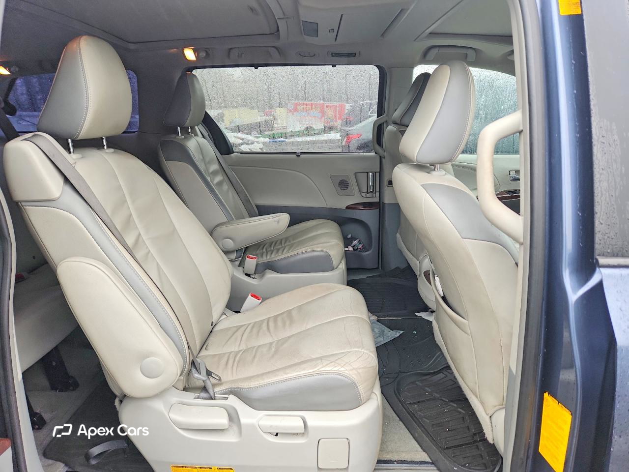 Toyota Sienna 2013