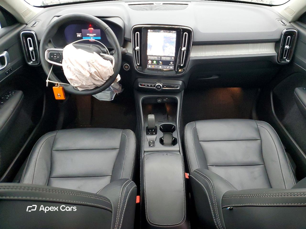 Volvo XC40 2025