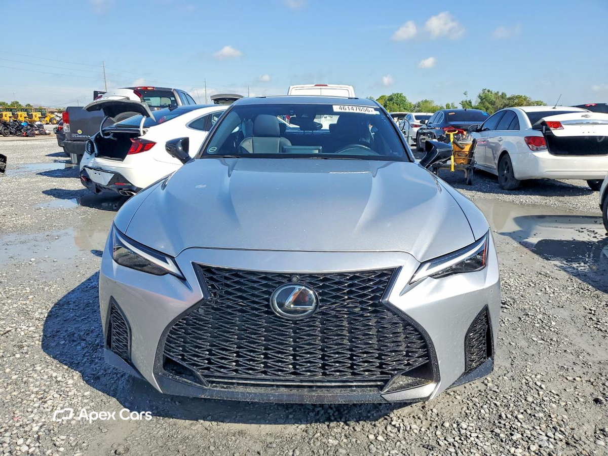 Lexus IS 2024