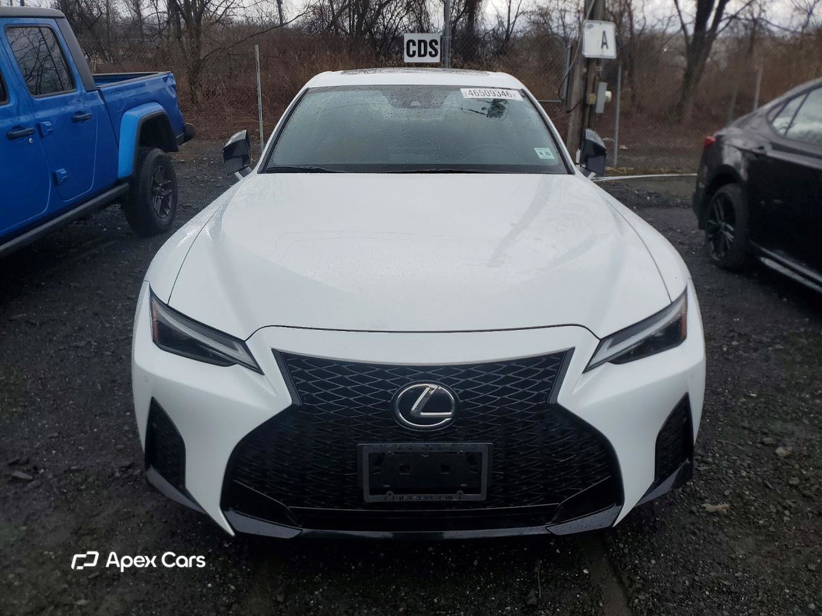Lexus IS 2024