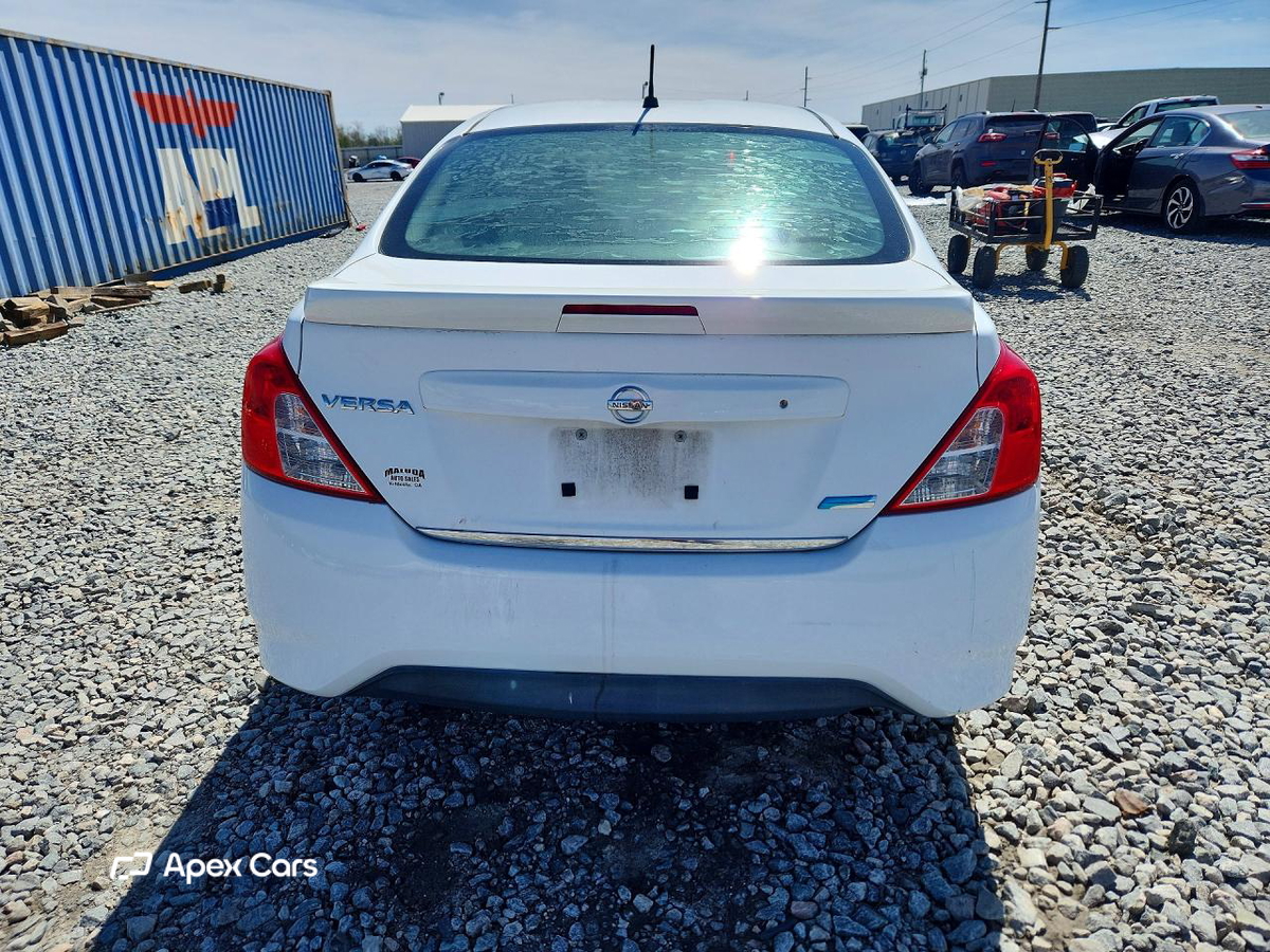 Nissan Versa 2016