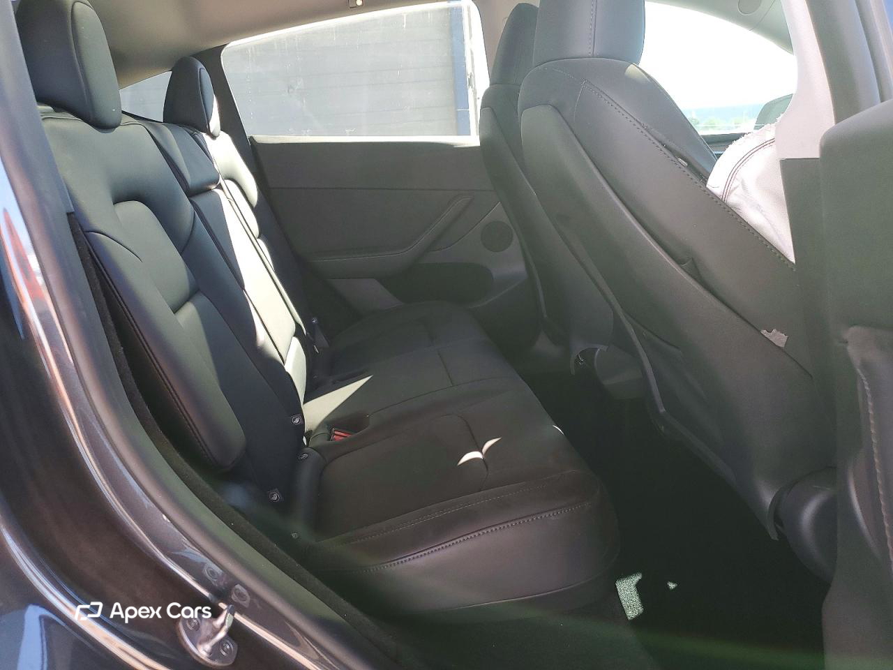 Tesla Model Y 2025