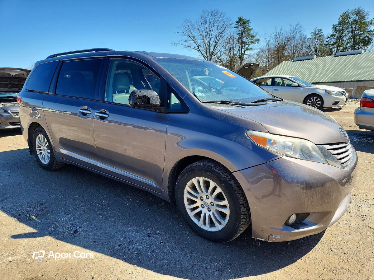 Toyota Sienna 2016