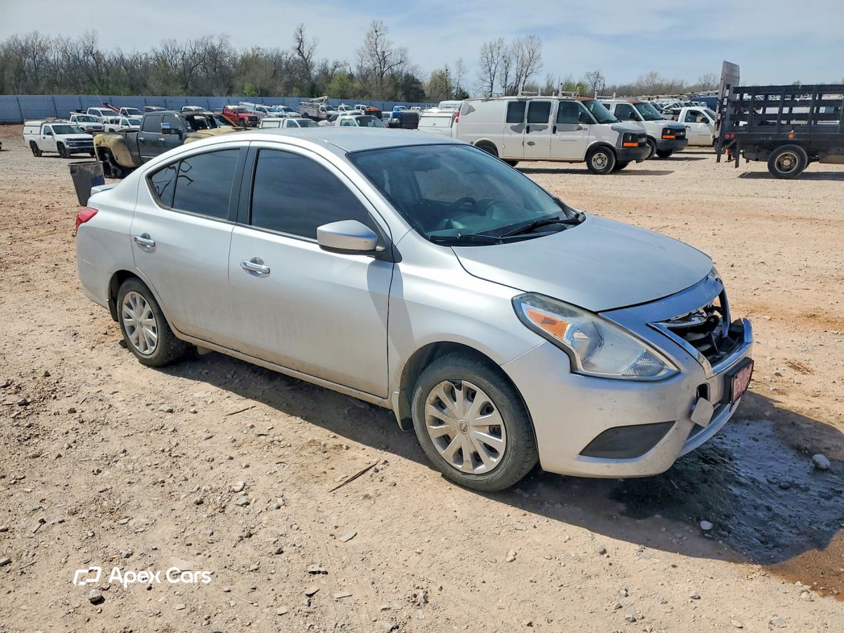 Nissan Versa 2015