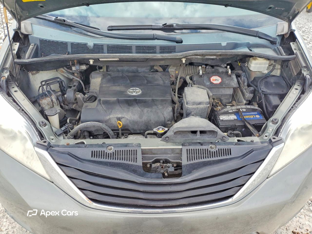 Toyota Sienna 2011
