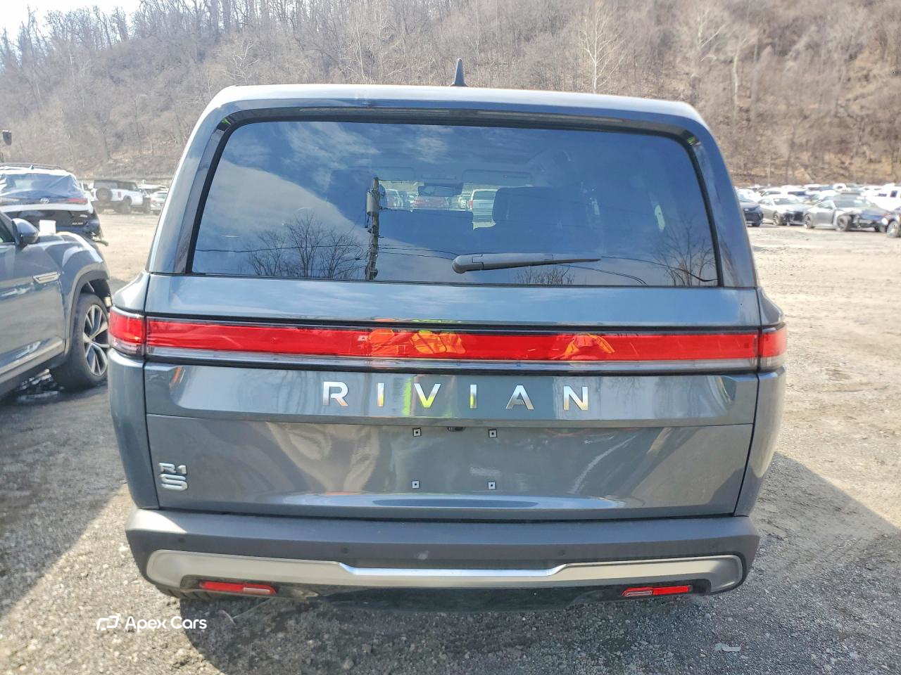 Rivian R1S 2025