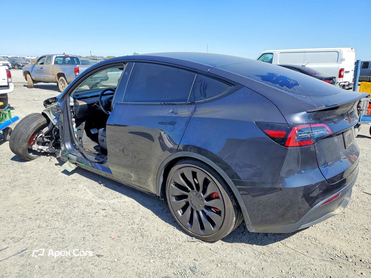 Tesla Model Y 2024