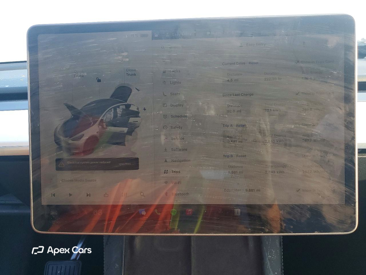Tesla Model Y 2025