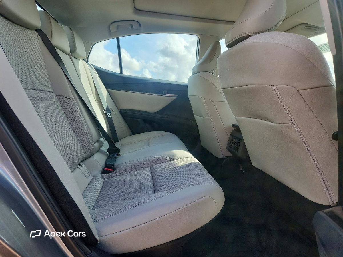 Toyota Camry 2025