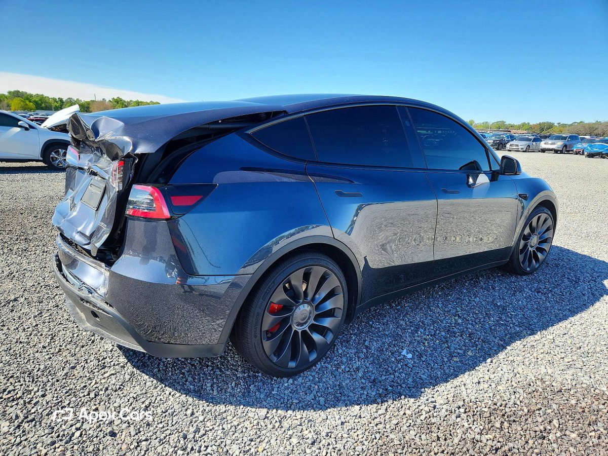 Tesla Model Y 2025