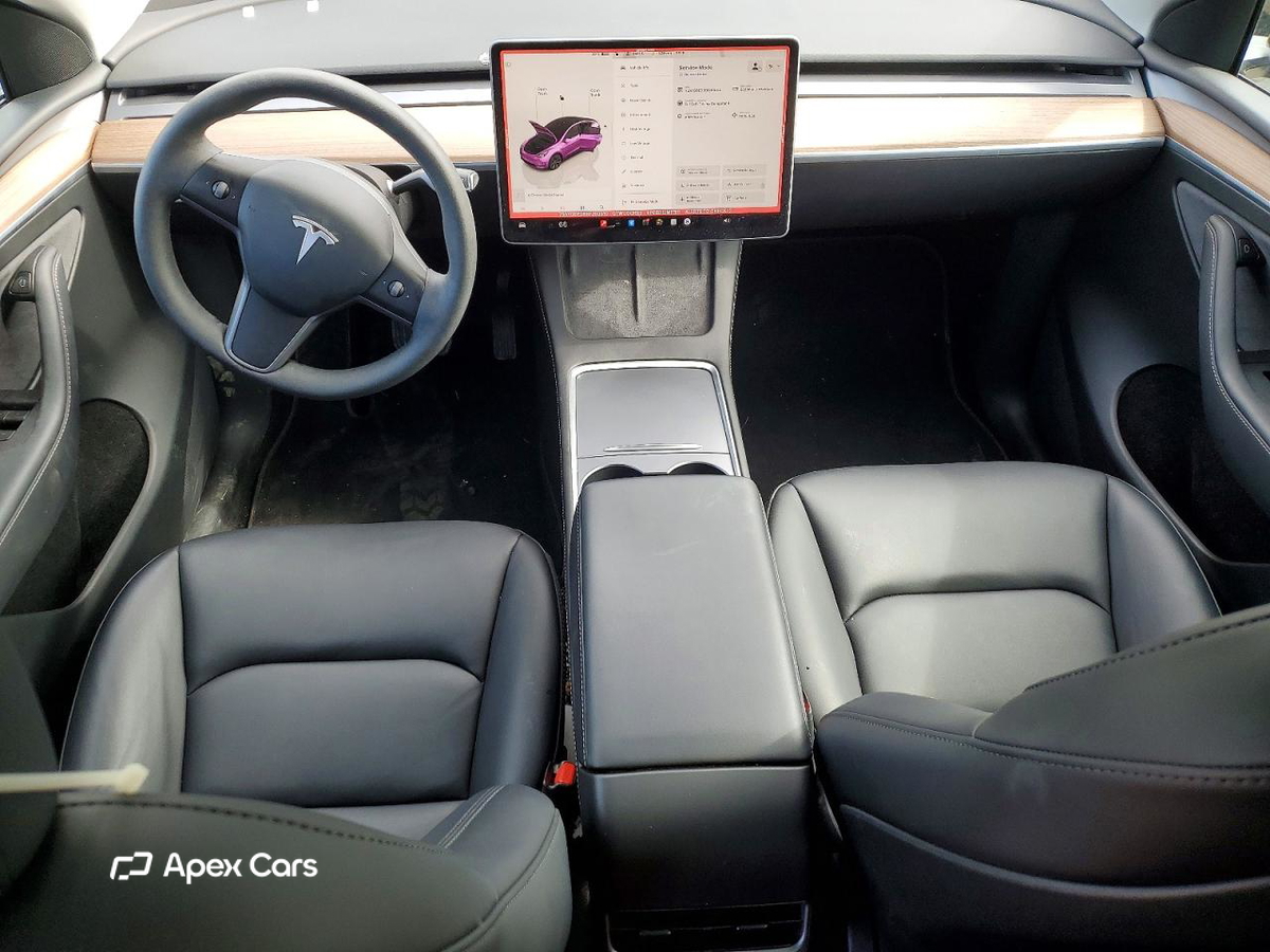 Tesla Model Y 2025