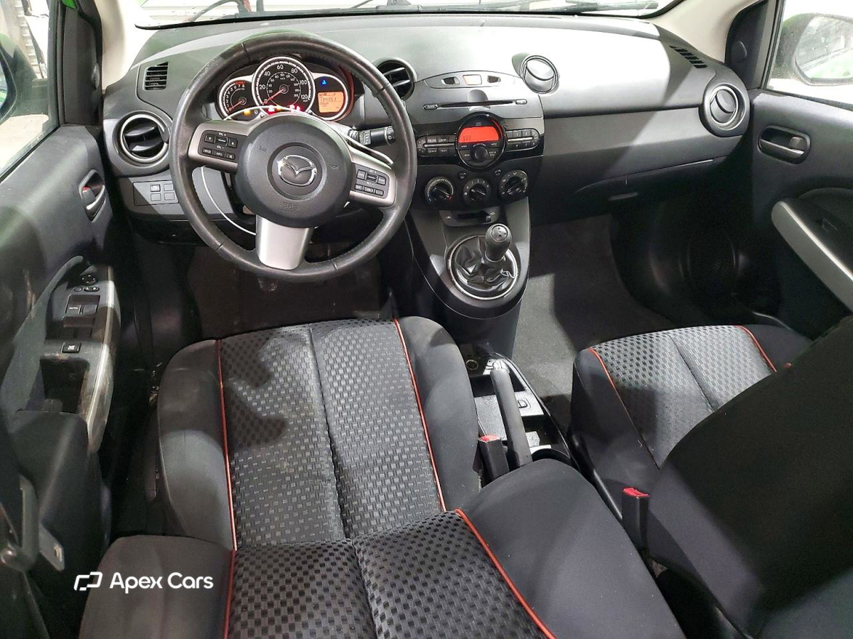 Mazda 2 2012