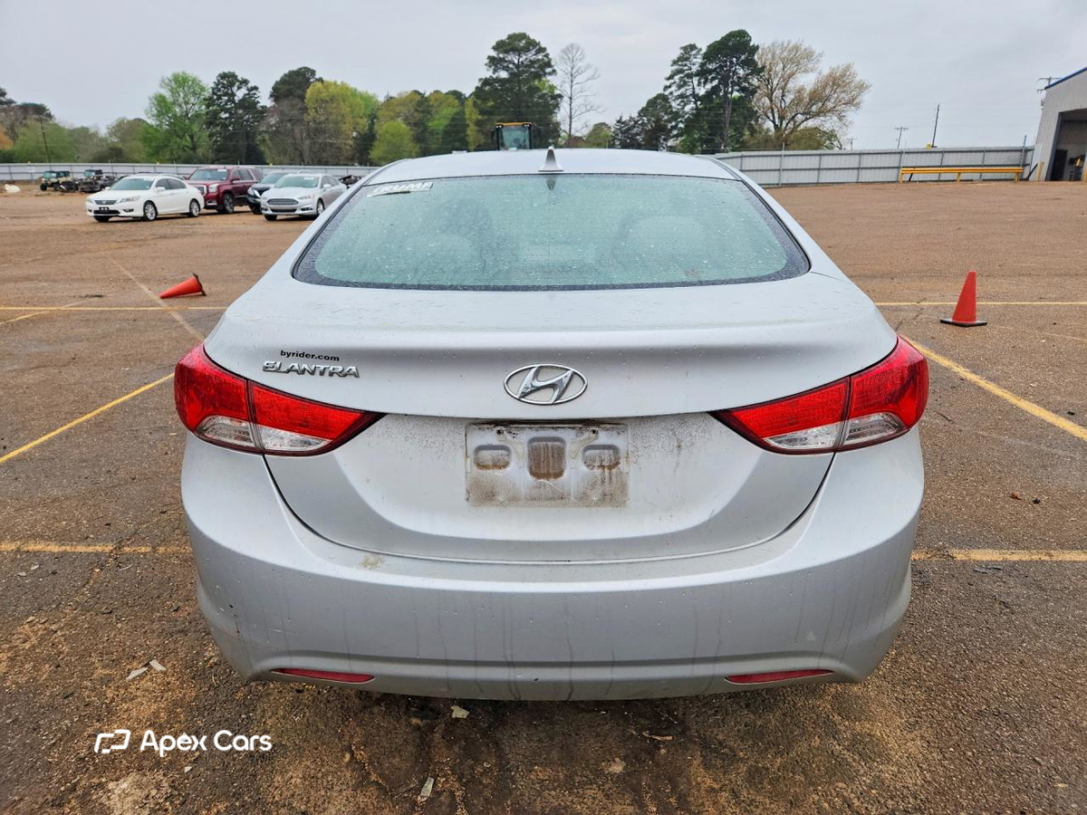 Hyundai Elantra 2011