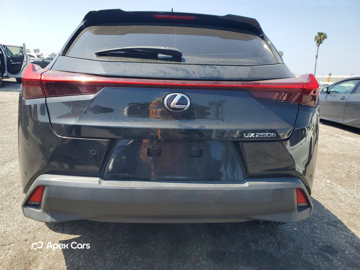 Lexus UX 2021