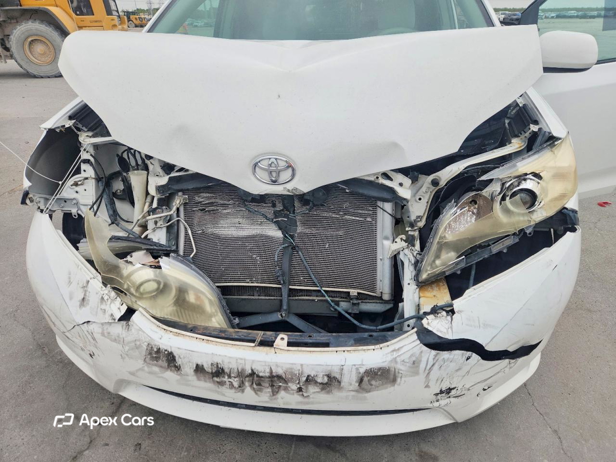 Toyota Sienna 2011