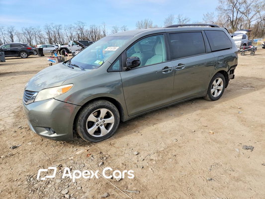 Toyota Sienna 2013 - Image 1 of 5