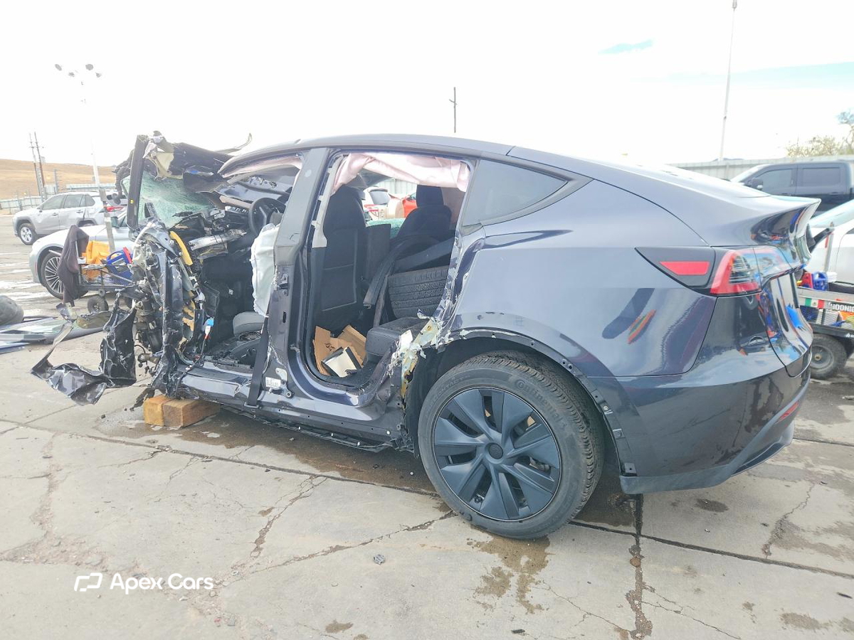 Tesla Model Y 2024