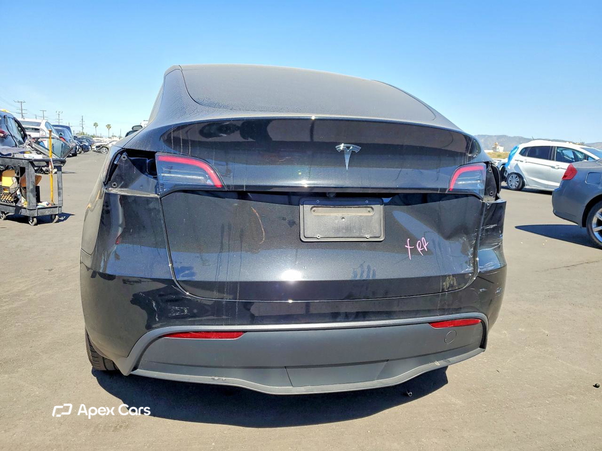Tesla Model Y 2025