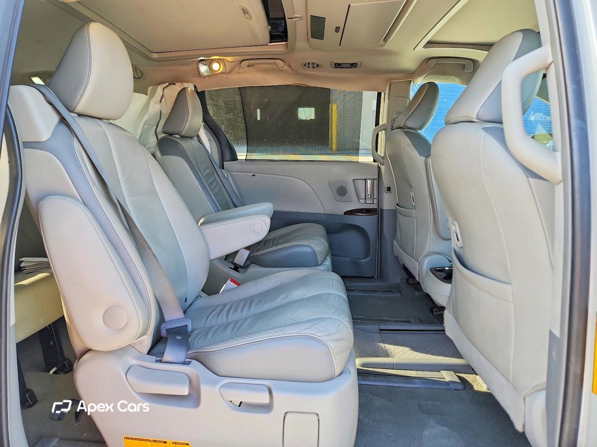 Toyota Sienna 2012