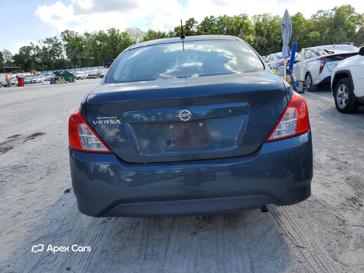 Nissan Versa 2015