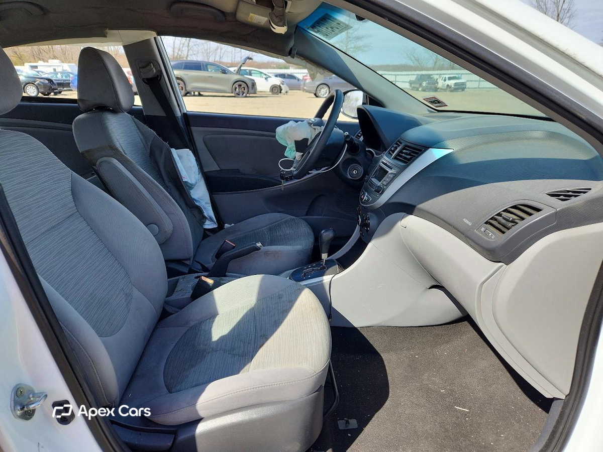 Hyundai Accent 2015