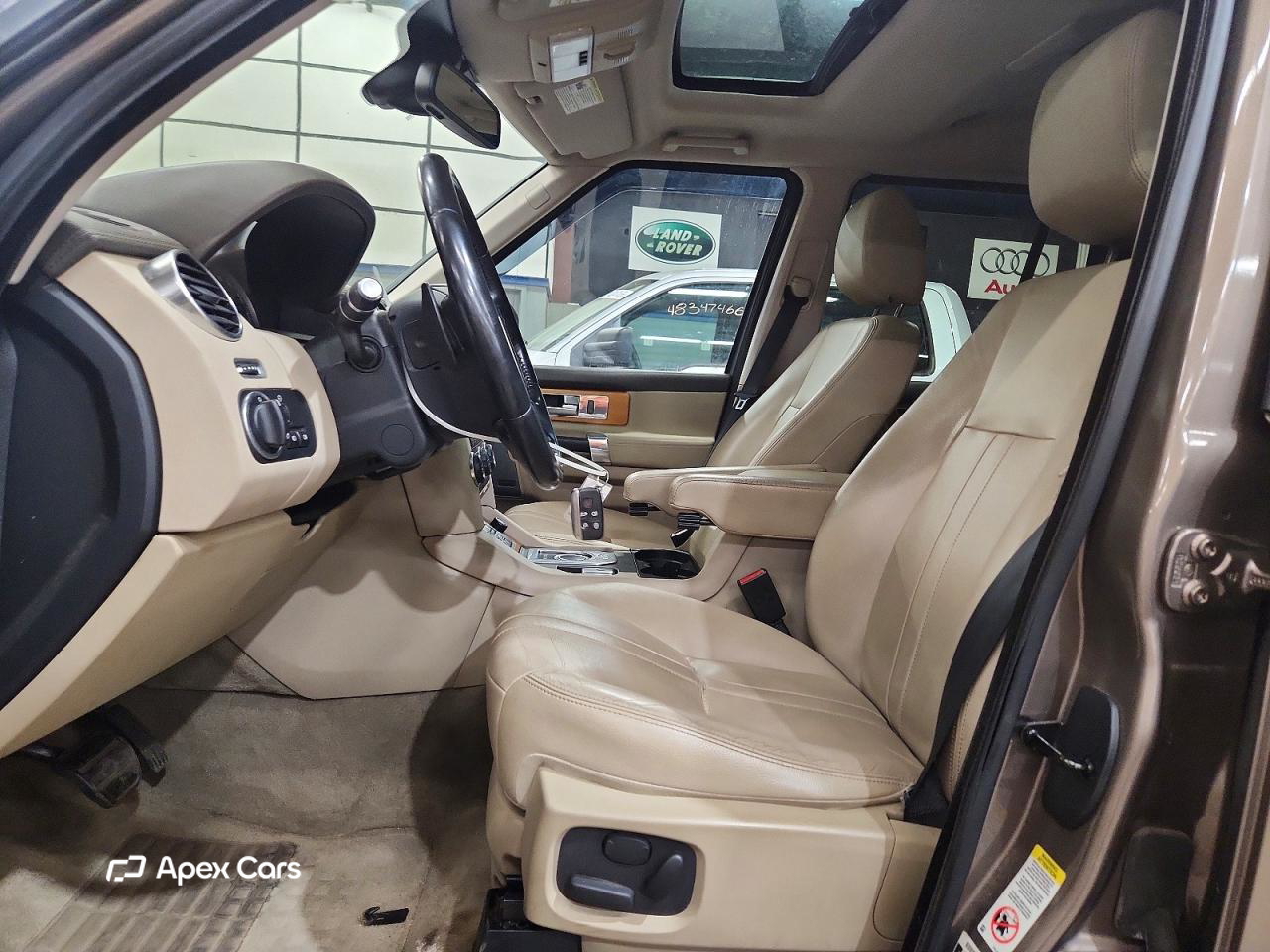 Land Rover LR4 2015