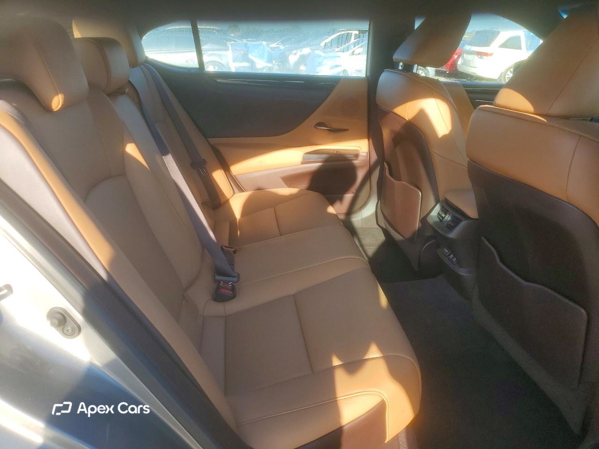 Lexus ES 2021