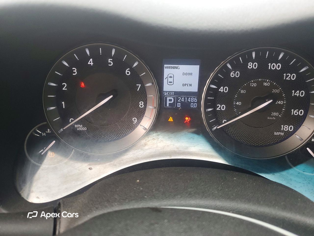 Infiniti M 2011