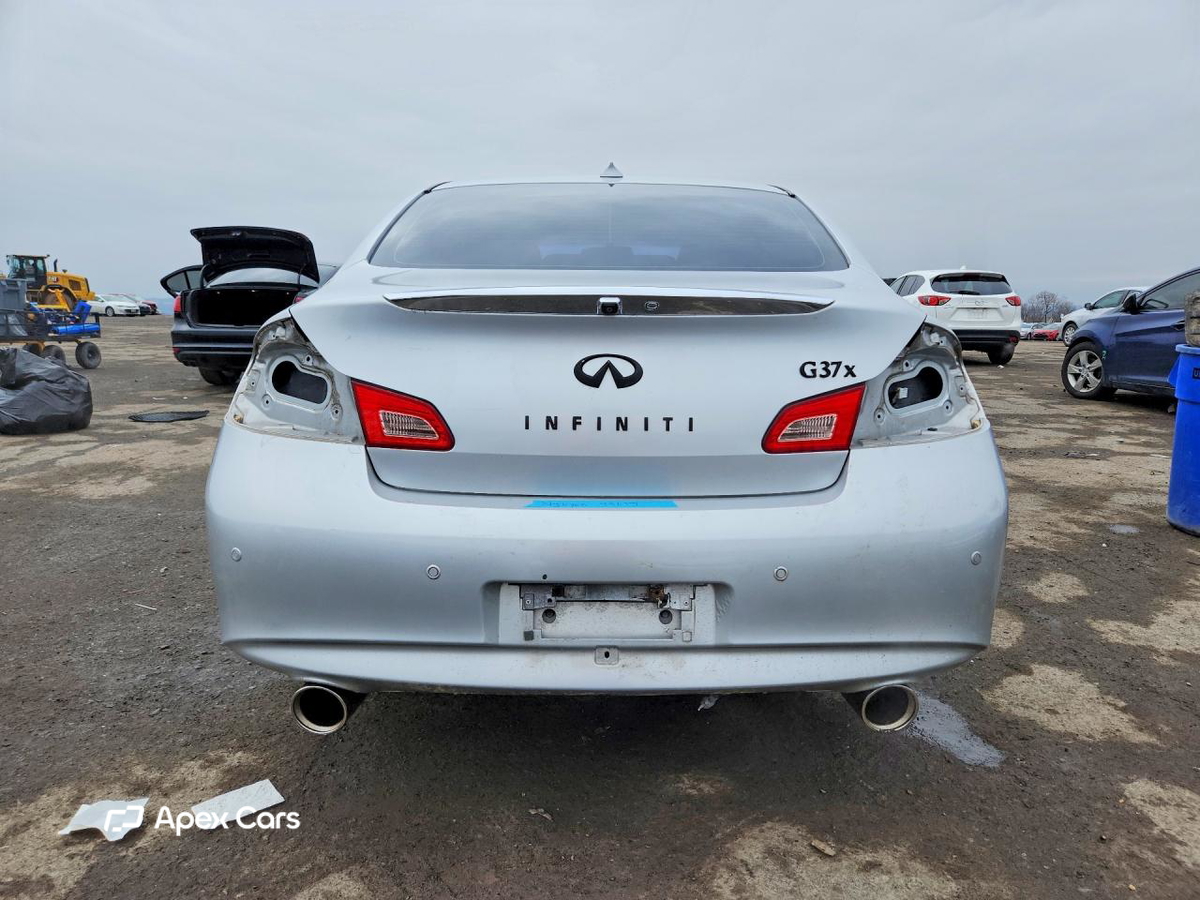 Infiniti  2012