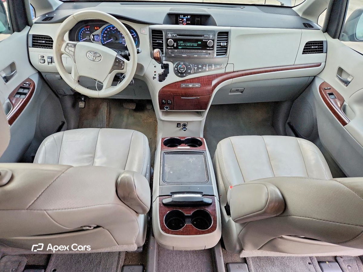 Toyota Sienna 2013