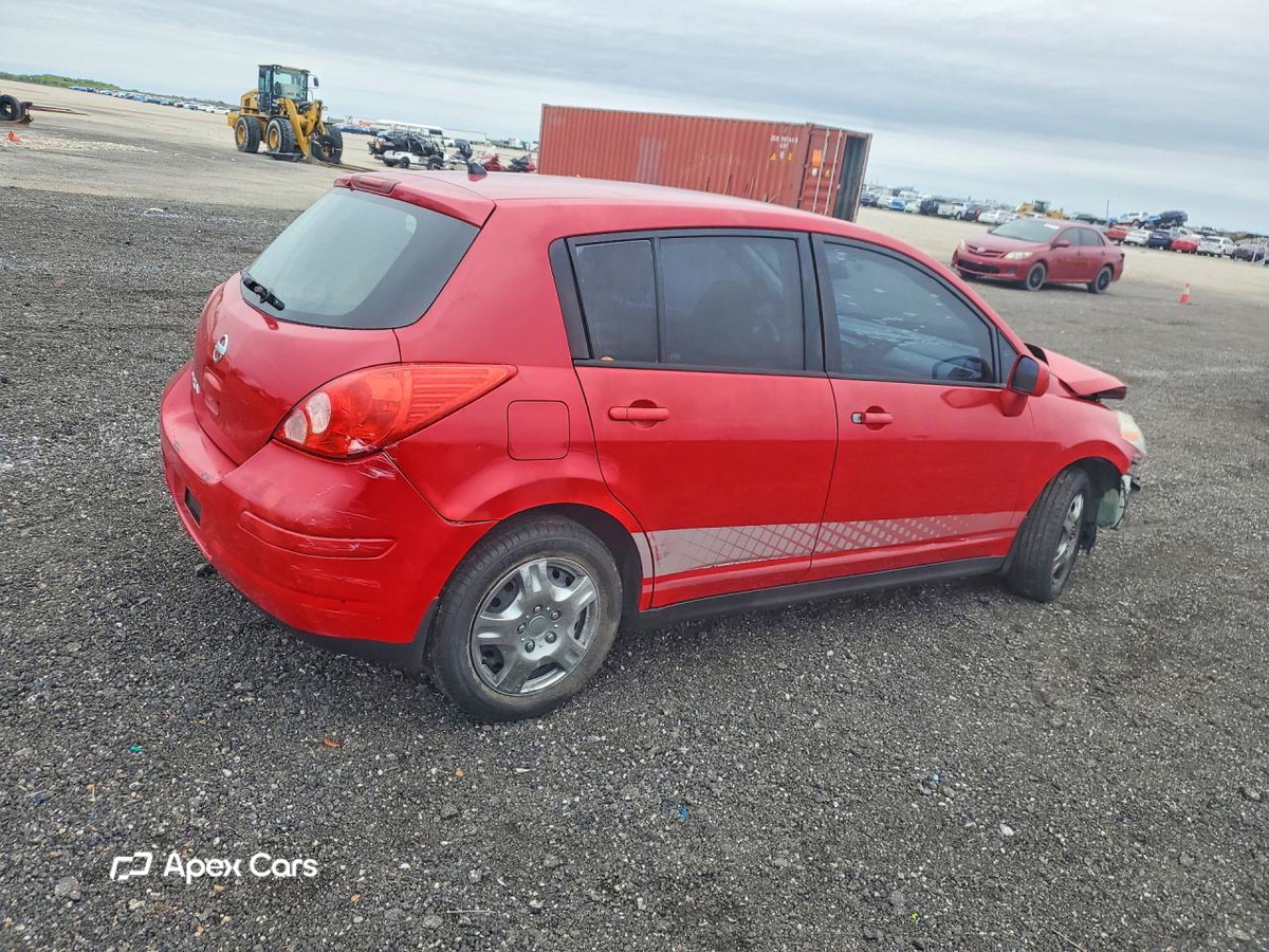Nissan Versa 2011