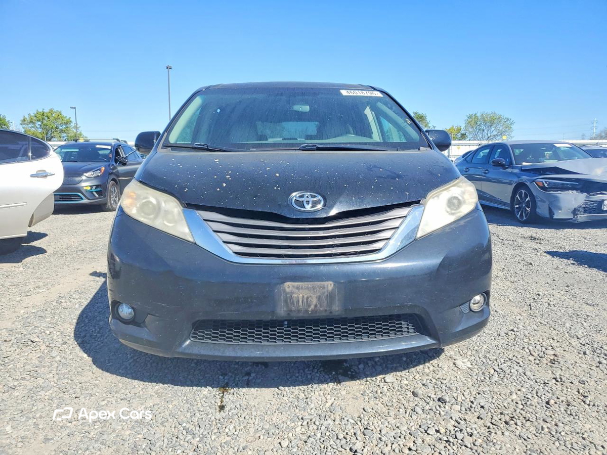 Toyota Sienna 2011