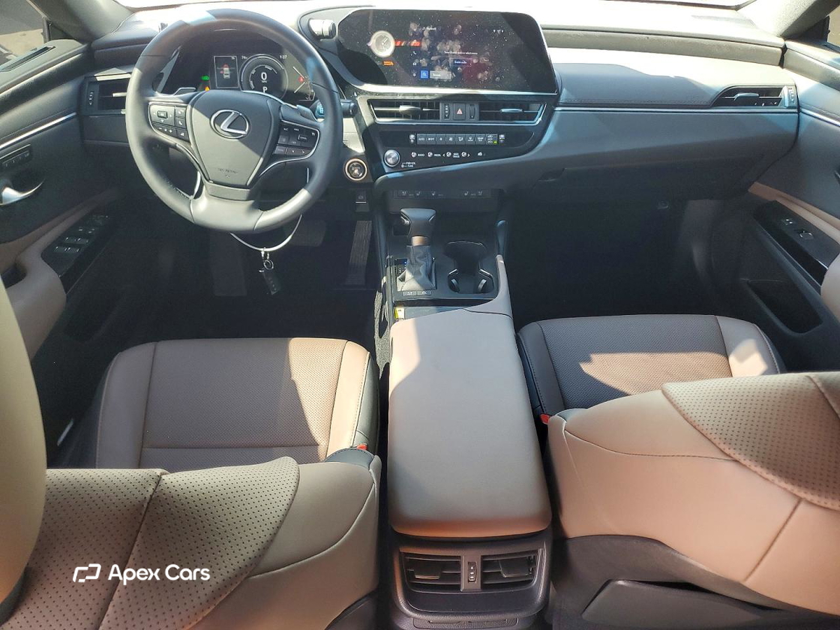 Lexus ES 2025
