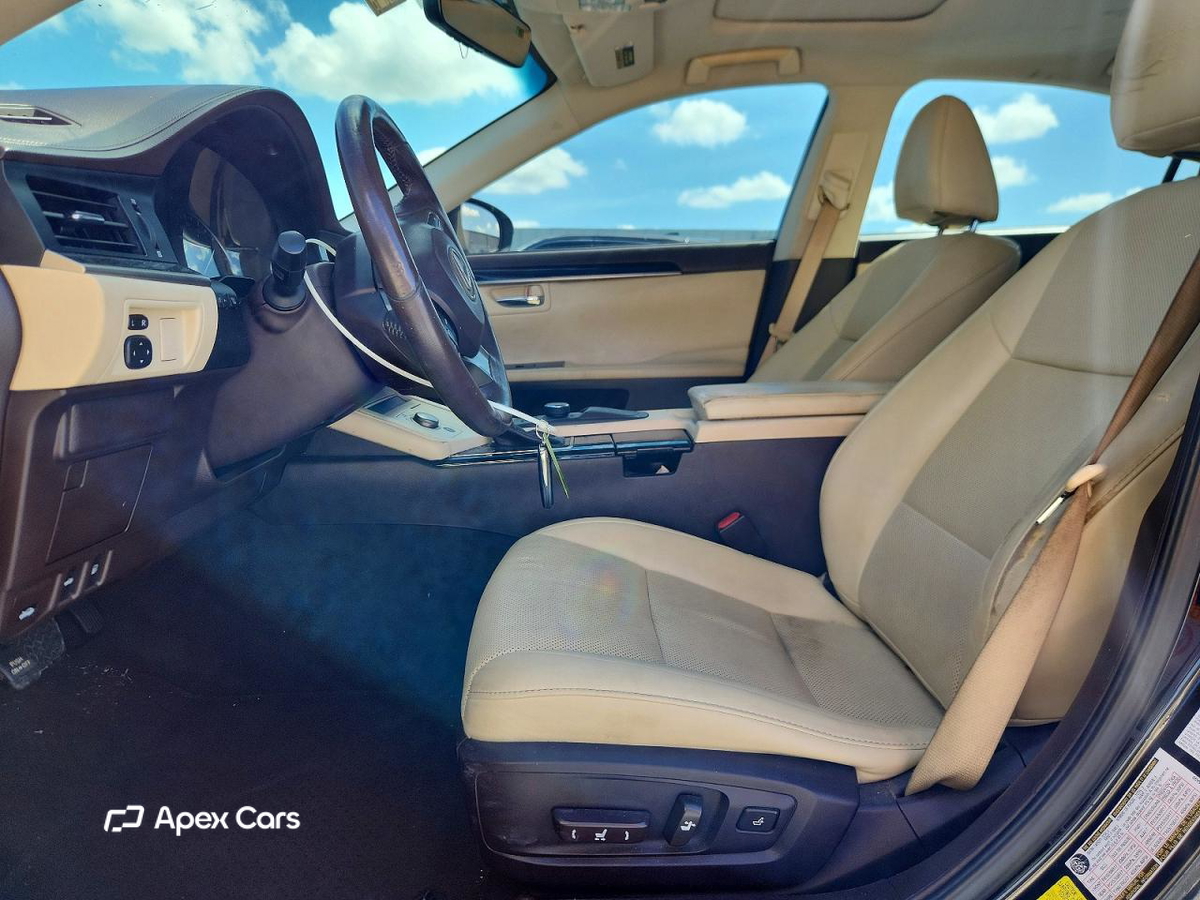 Lexus ES 2016