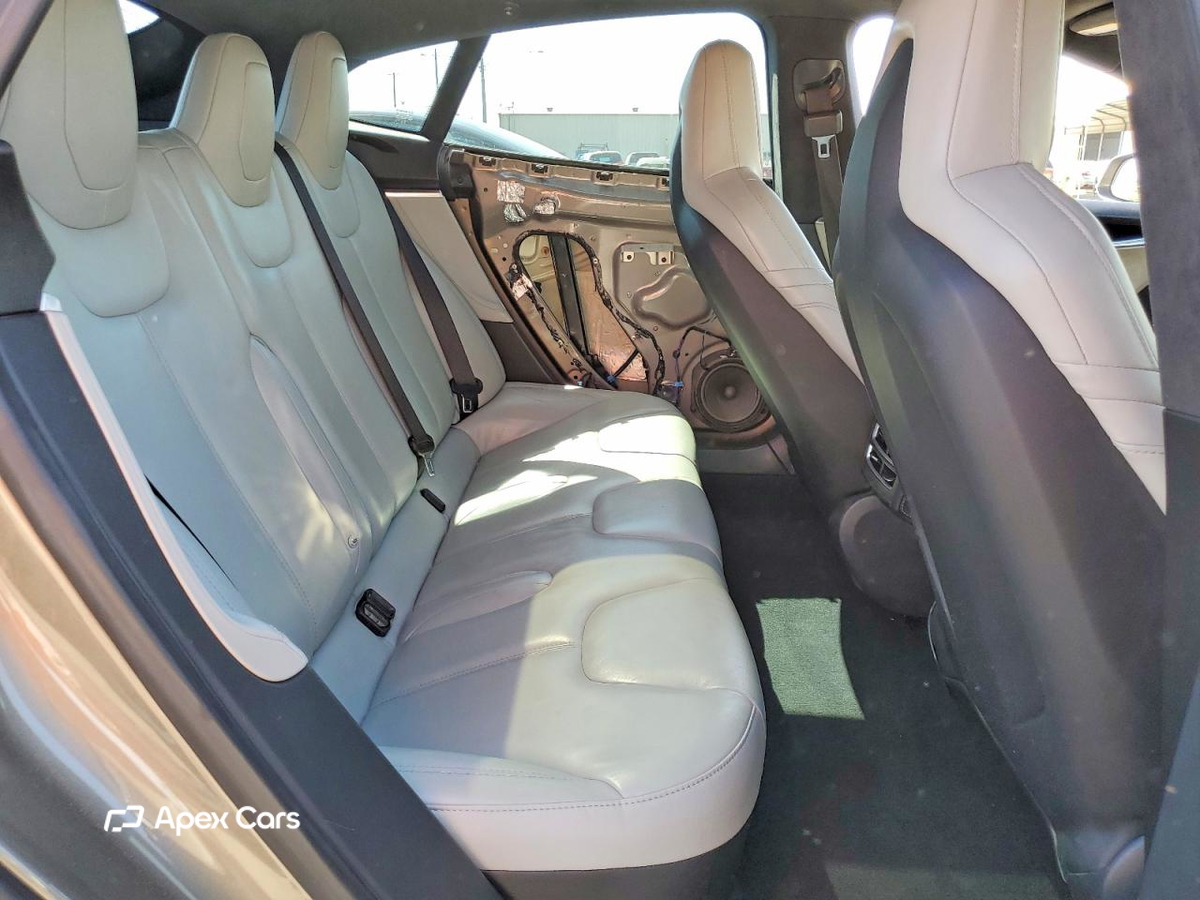 Tesla Model S 2016