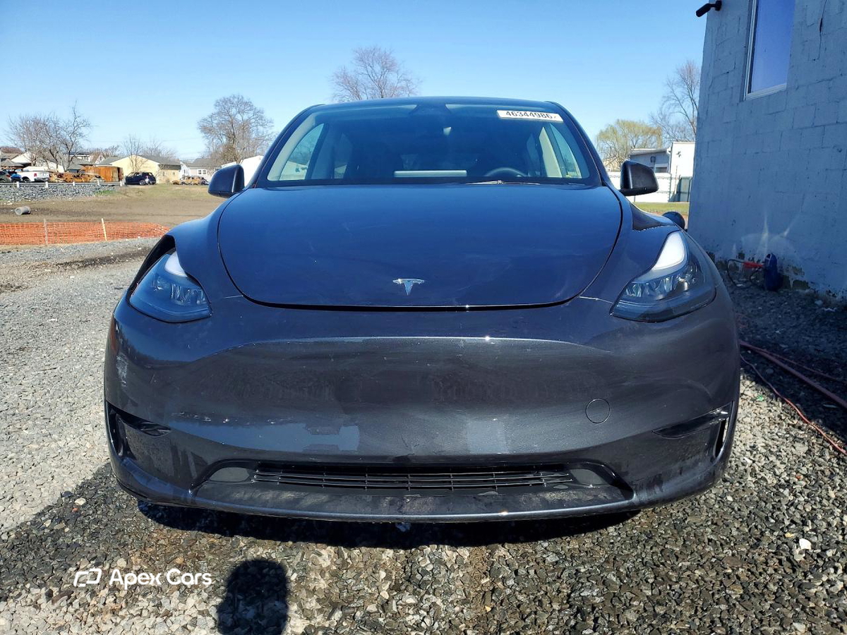 Tesla Model Y 2025
