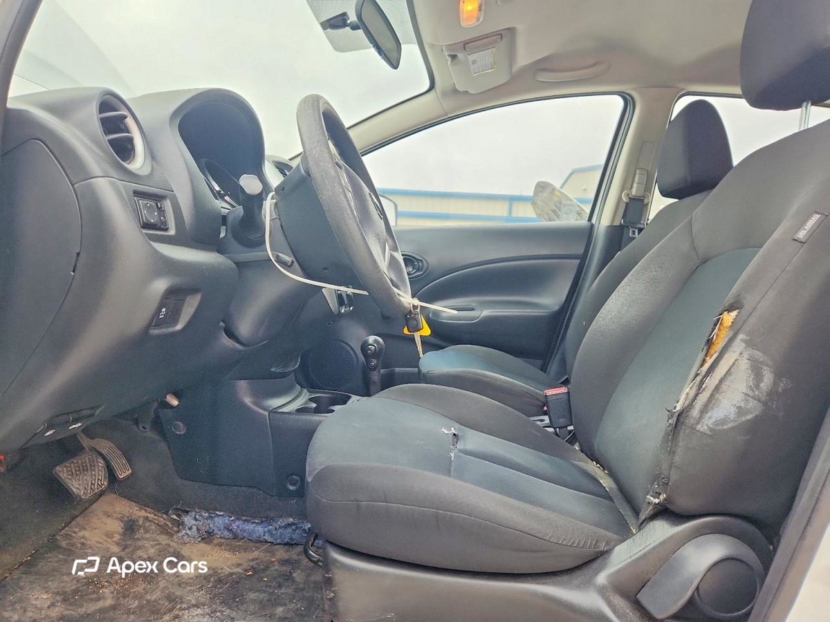 Nissan Versa 2015
