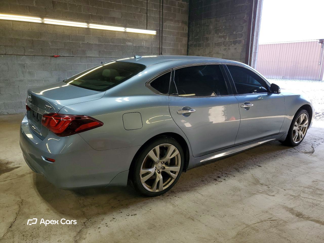 Infiniti Q70 2016