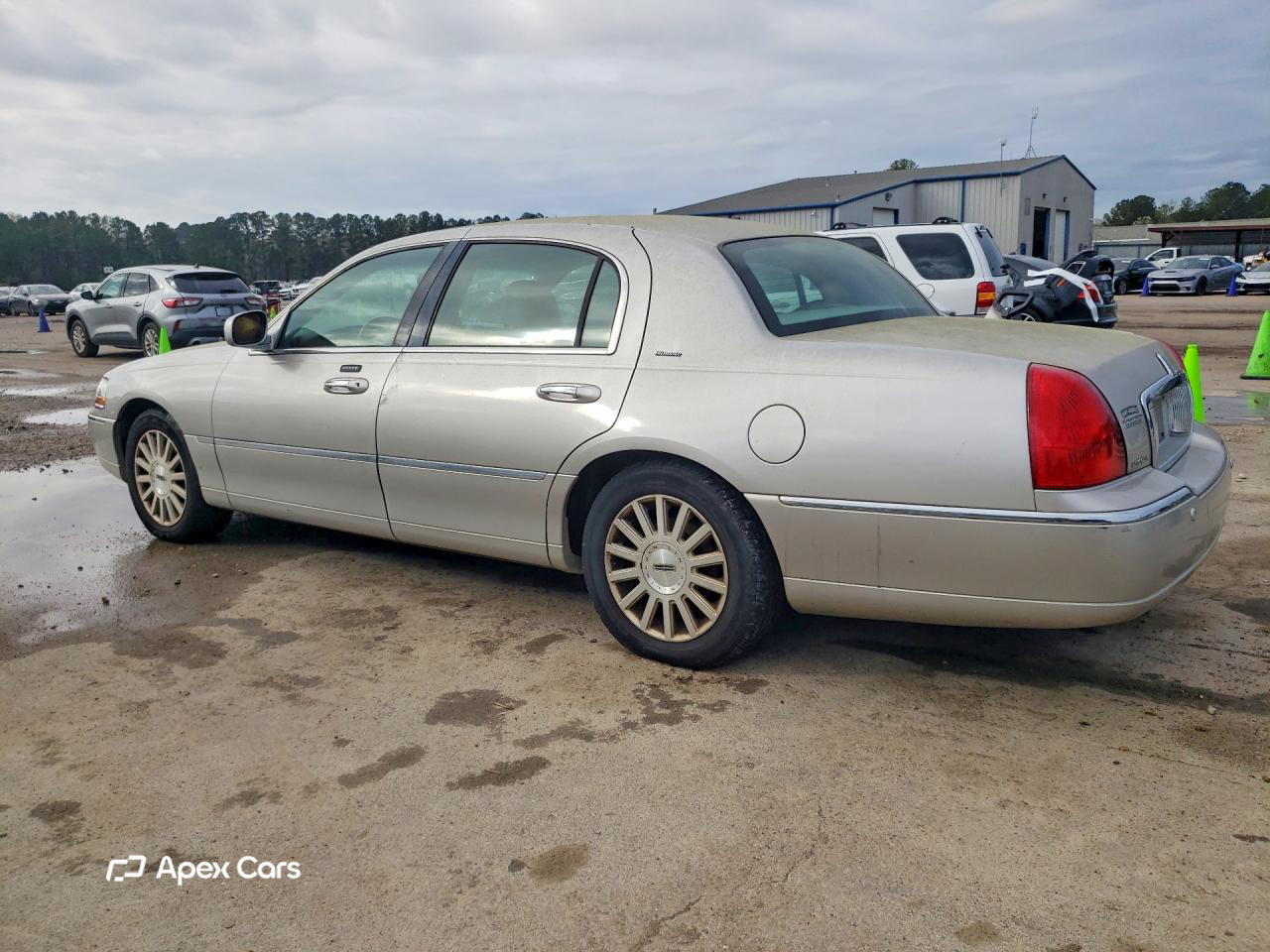 Town Car 2004