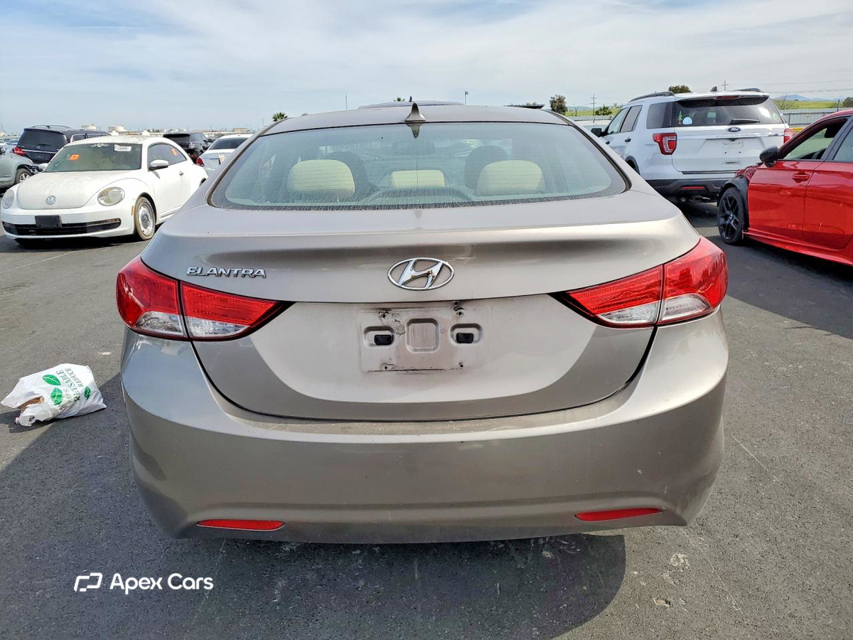 Hyundai Elantra 2013