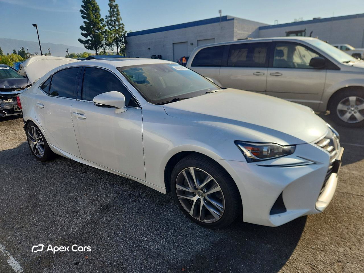 Lexus IS 2019